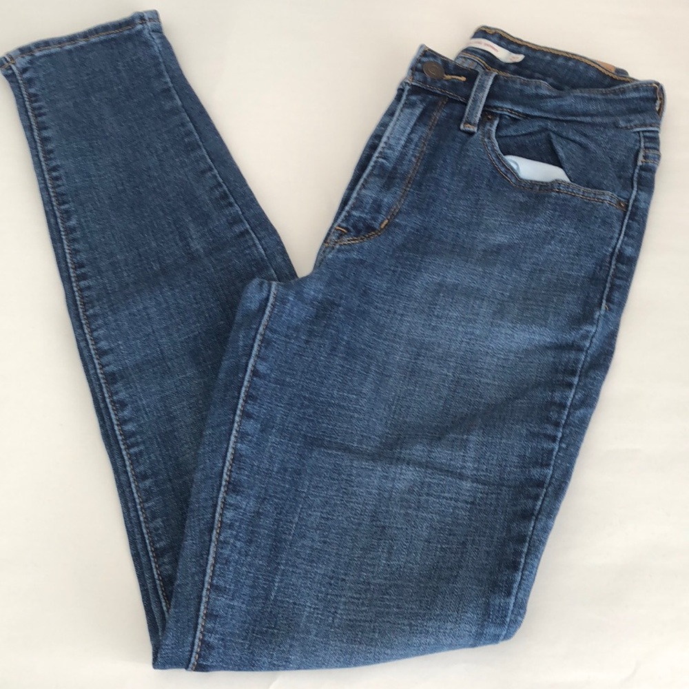 Levi’s 721 High Rise Skinny - Size 27